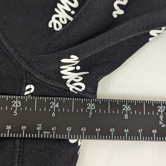 Nike Hoodie with Front Pockets - Like New Condition Large - Picture 7 of 8